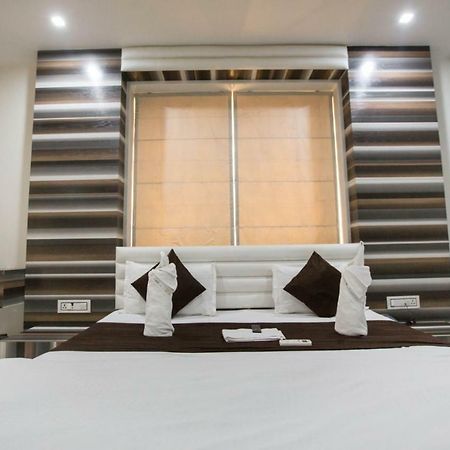 Hotel Fun City Navsari Exteriér fotografie