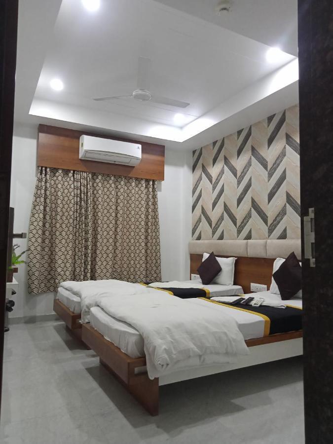 Hotel Fun City Navsari Exteriér fotografie