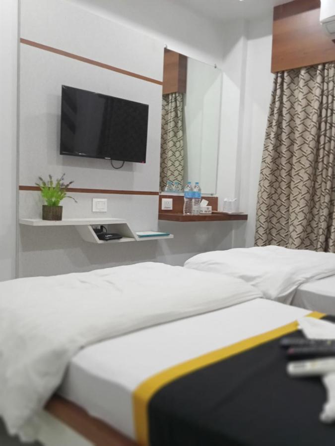 Hotel Fun City Navsari Exteriér fotografie