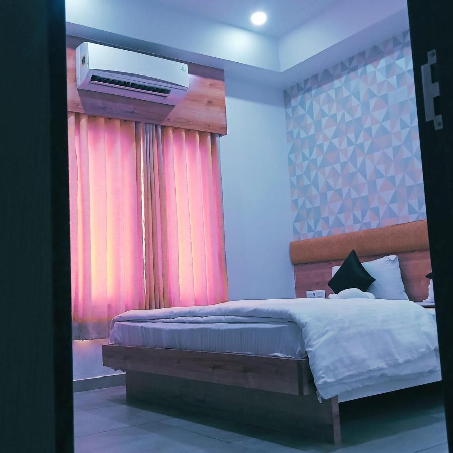 Hotel Fun City Navsari Exteriér fotografie