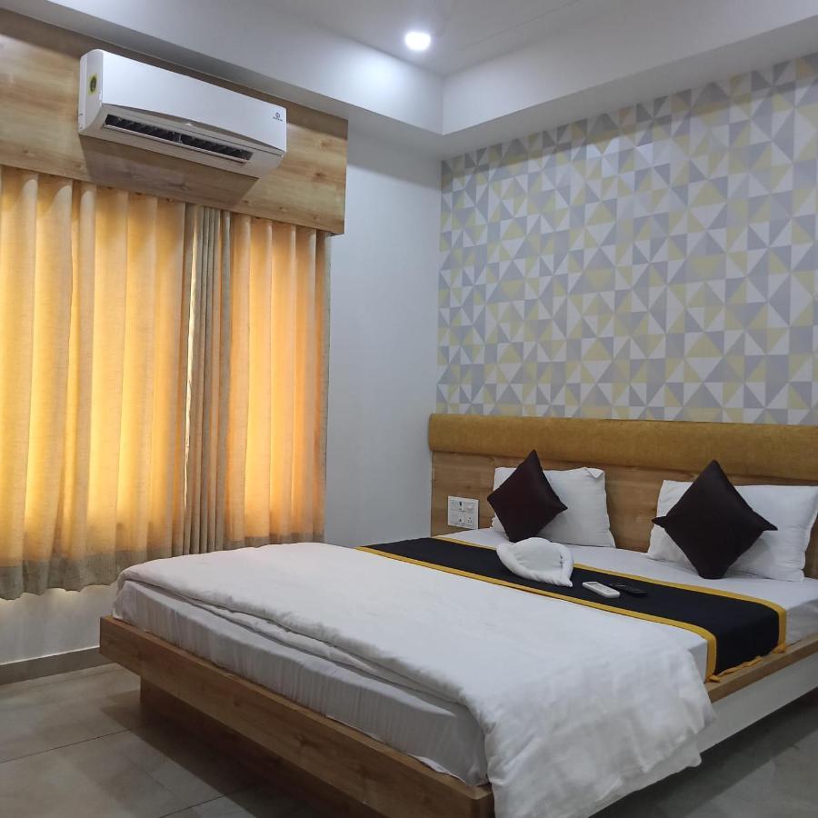 Hotel Fun City Navsari Exteriér fotografie
