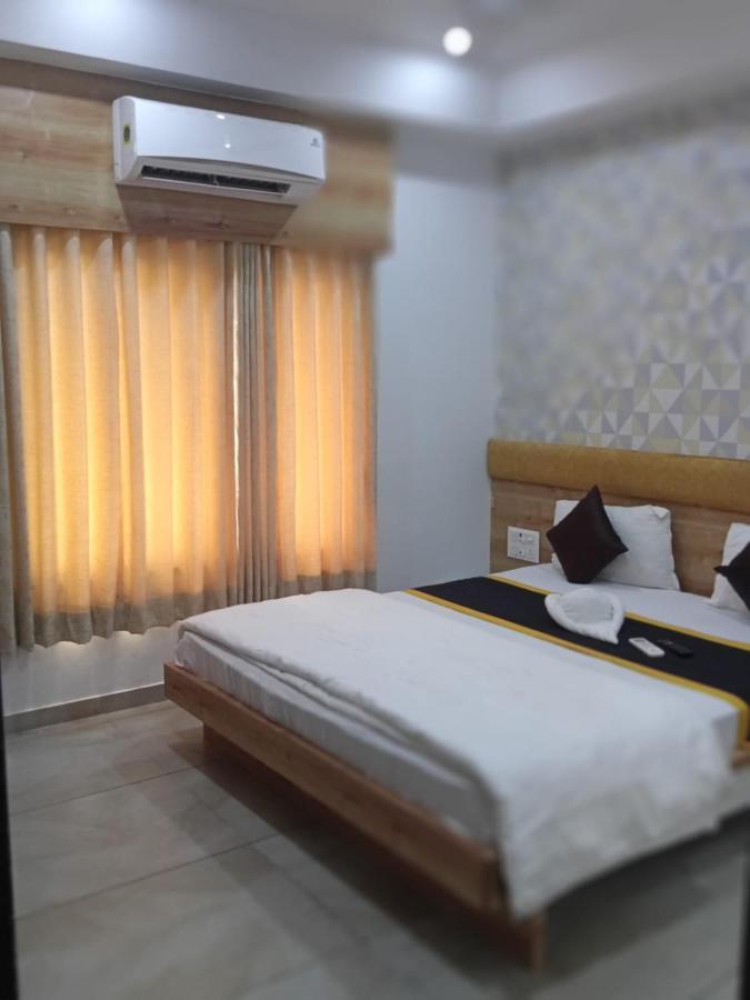 Hotel Fun City Navsari Exteriér fotografie