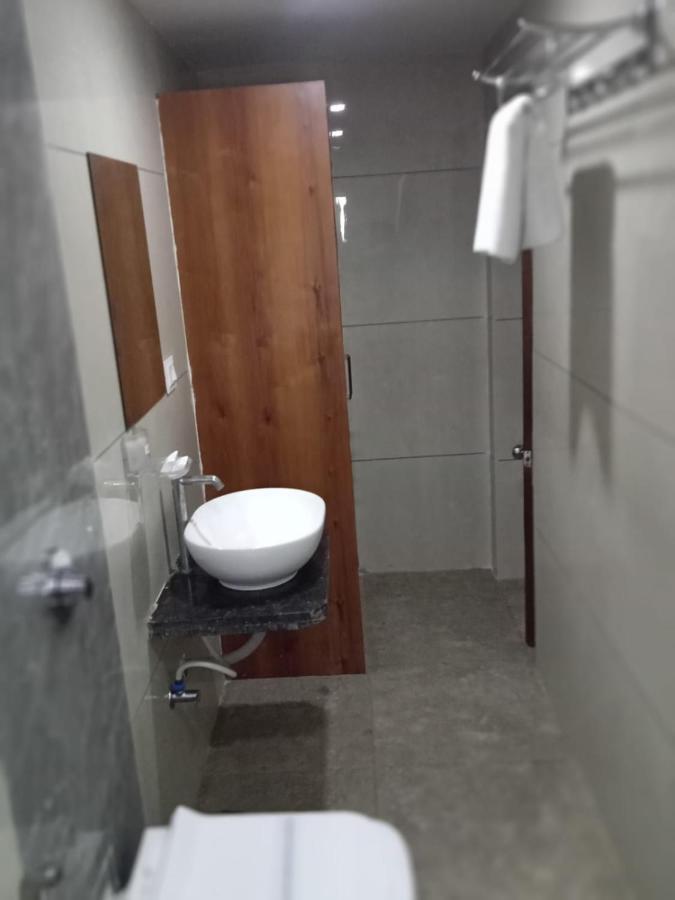 Hotel Fun City Navsari Exteriér fotografie