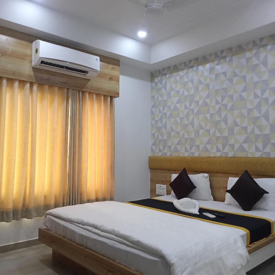 Hotel Fun City Navsari Exteriér fotografie