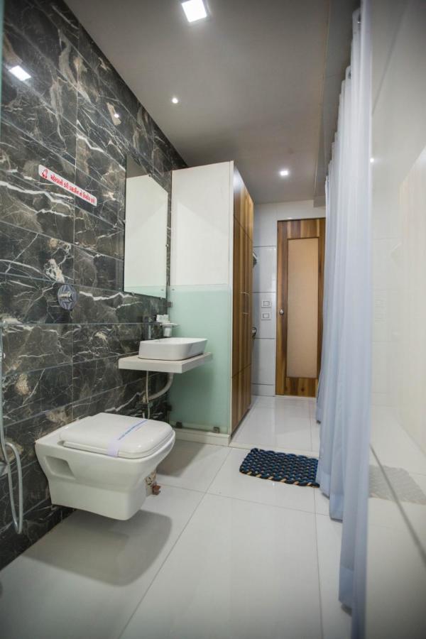 Hotel Fun City Navsari Exteriér fotografie