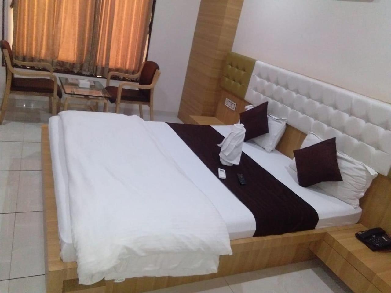 Hotel Fun City Navsari Exteriér fotografie
