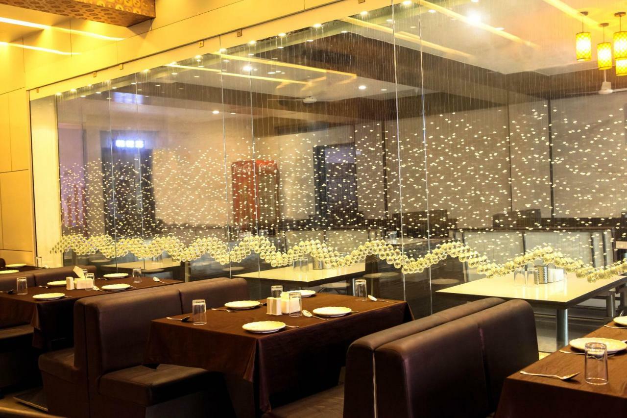 Hotel Fun City Navsari Exteriér fotografie
