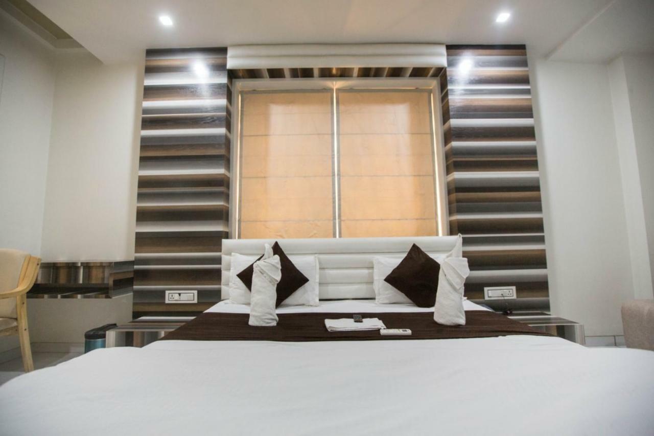 Hotel Fun City Navsari Exteriér fotografie
