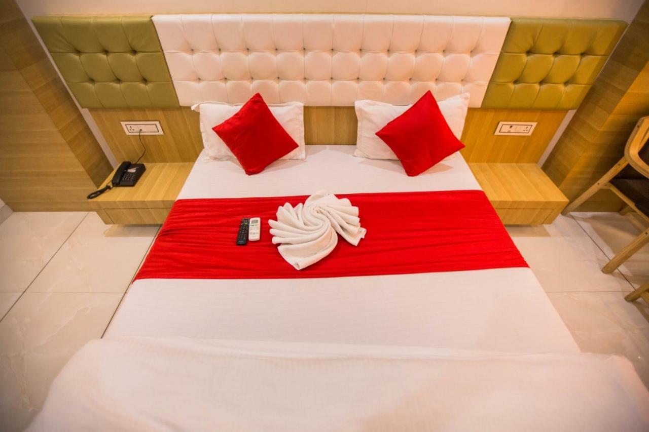 Hotel Fun City Navsari Exteriér fotografie