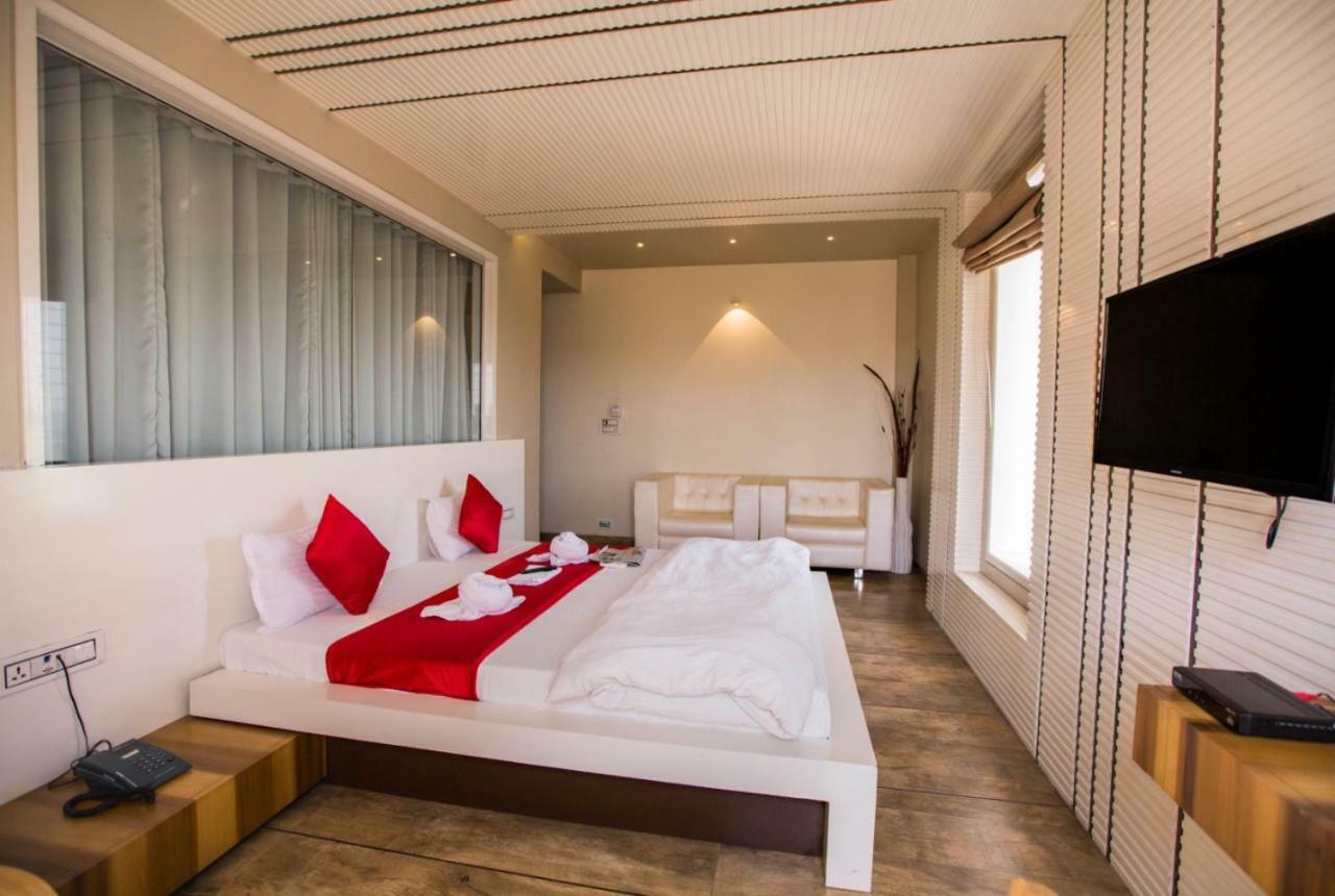 Hotel Fun City Navsari Exteriér fotografie
