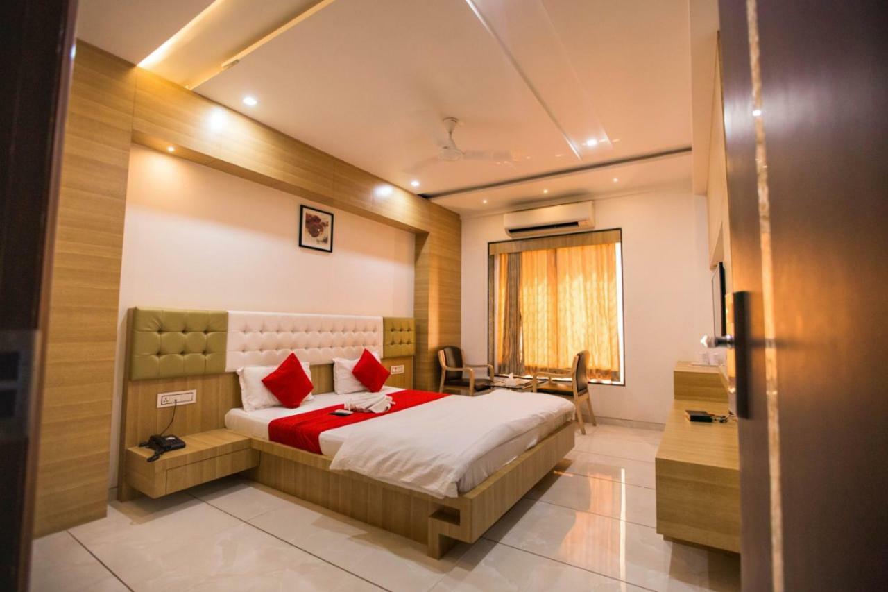 Hotel Fun City Navsari Exteriér fotografie