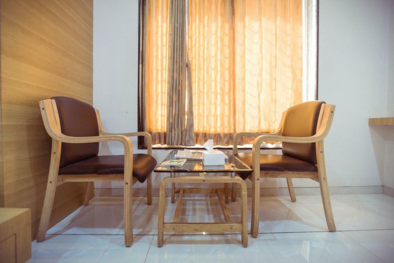 Hotel Fun City Navsari Exteriér fotografie