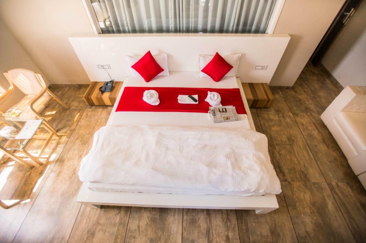 Hotel Fun City Navsari Exteriér fotografie