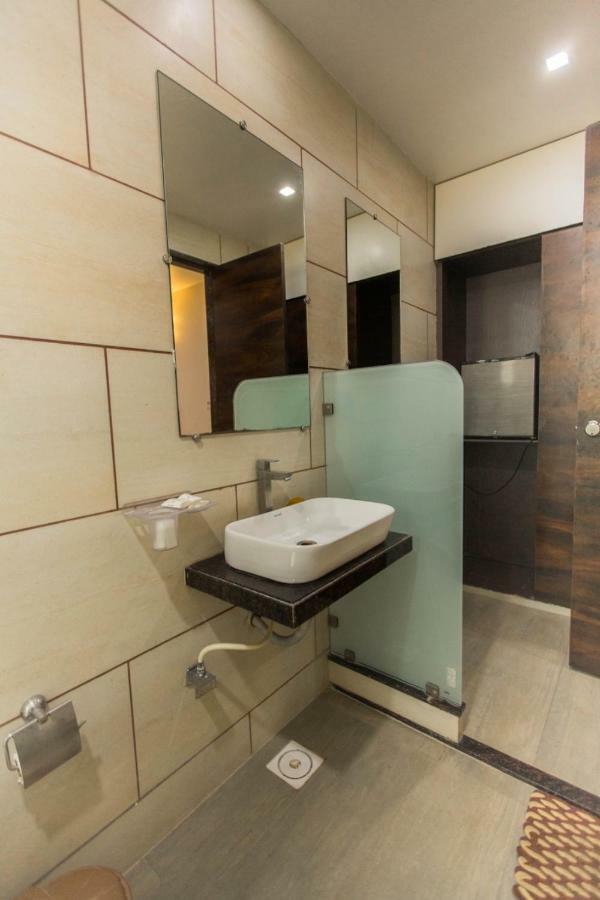 Hotel Fun City Navsari Exteriér fotografie
