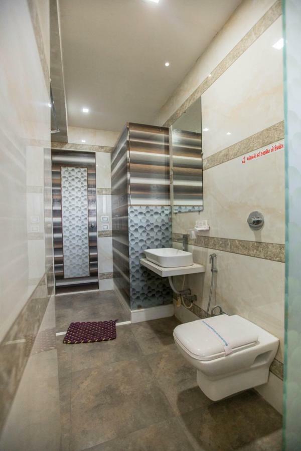 Hotel Fun City Navsari Exteriér fotografie